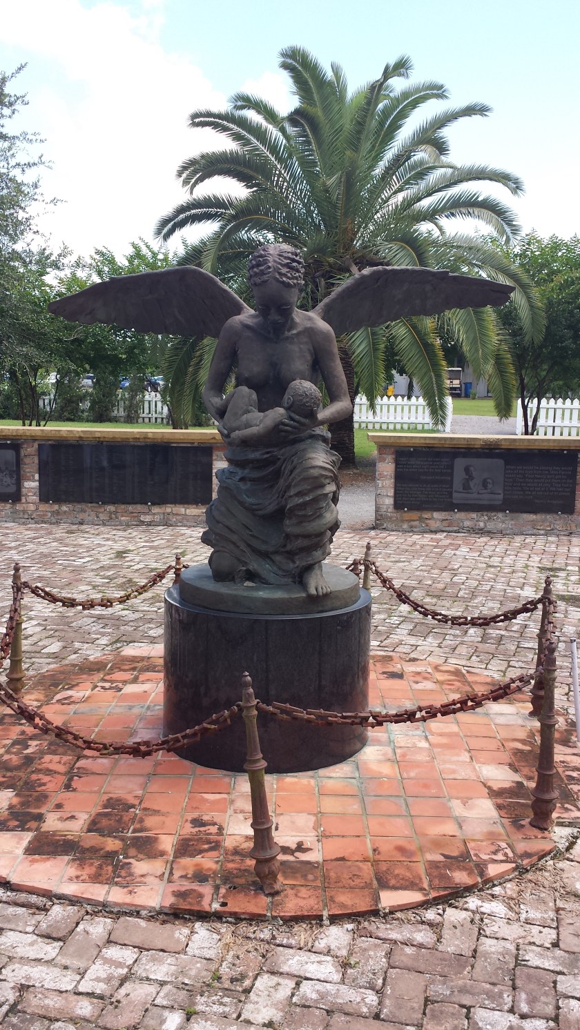 mother and child statue
